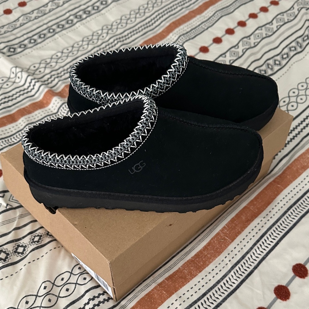 Ugg Slippers - image 6